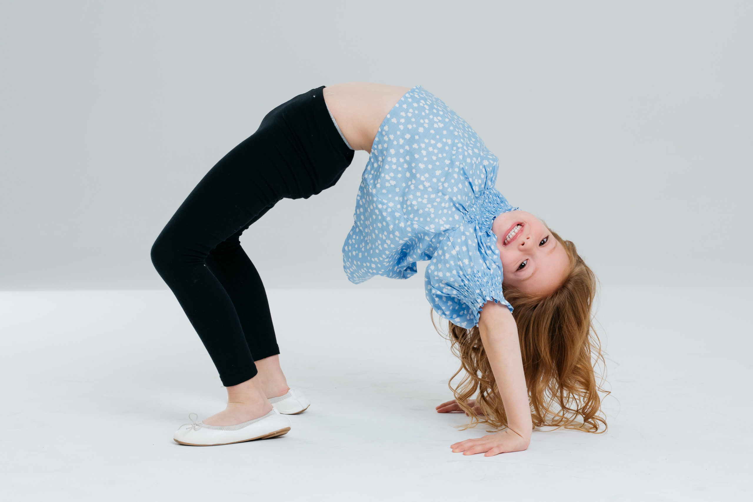 girl upside down model posing for casting tips