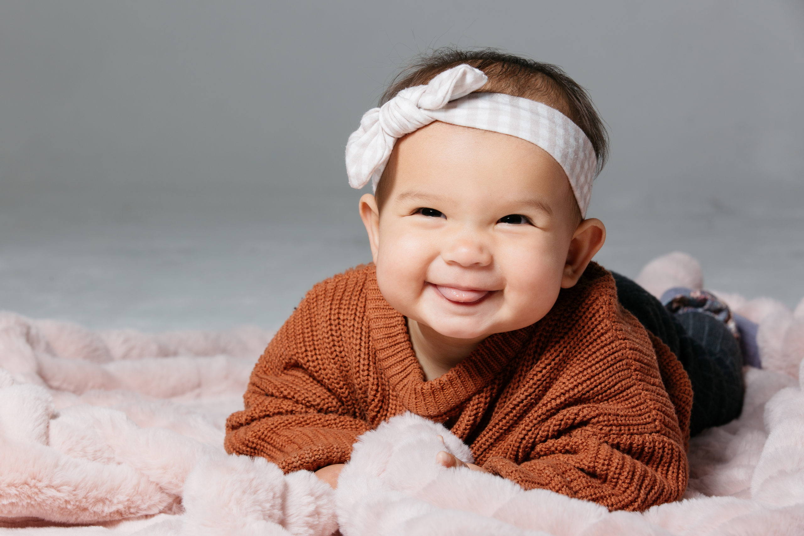 cute baby model with a bow_how to make my baby a model