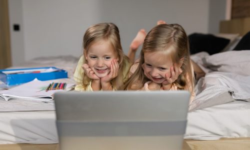 kids watching using laptop_acting audition tip